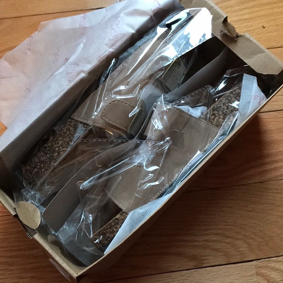 BIRK Like Beige Slides with Buckles NEW - Picture 4 of 6